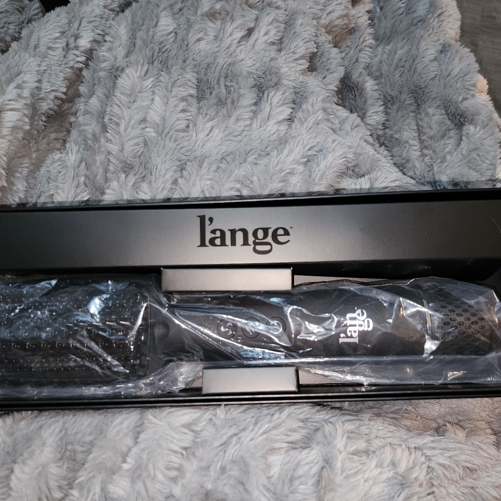 L'ange AIRess Retails $100!